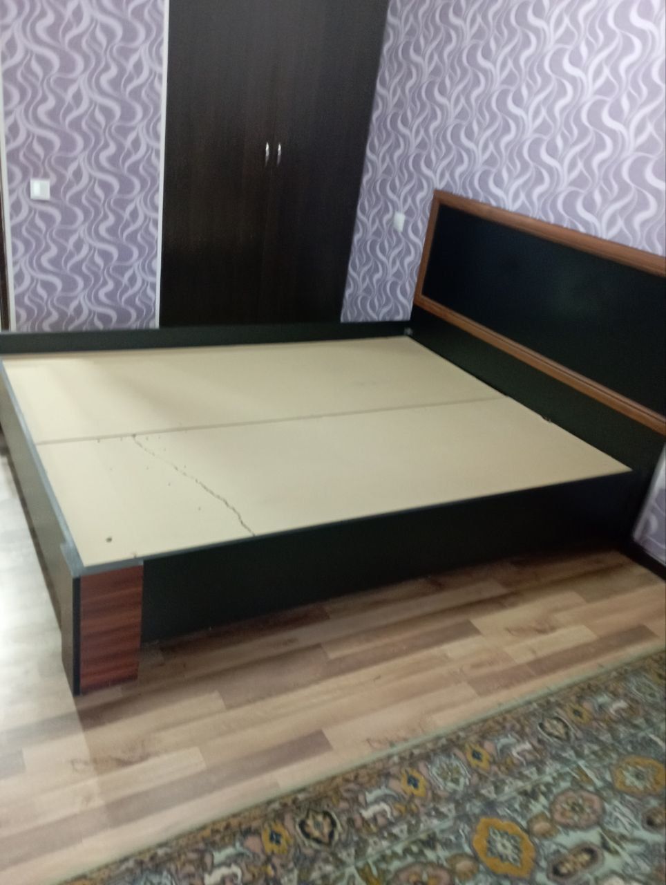 Spalni   karavat matrasi bilan
