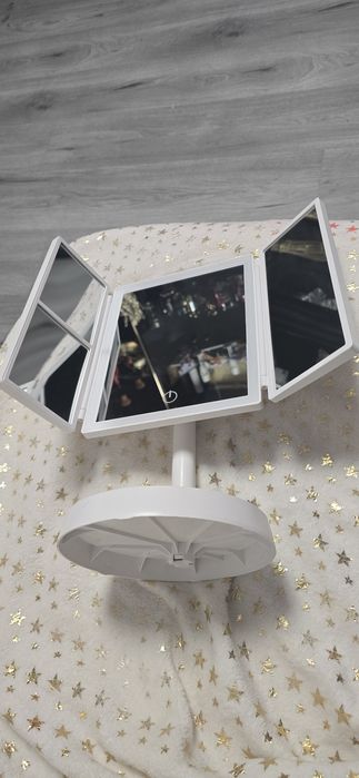 Oglinda make-up cu led,buton touch,si zoom 2x3x, cadou potrivt. Noua