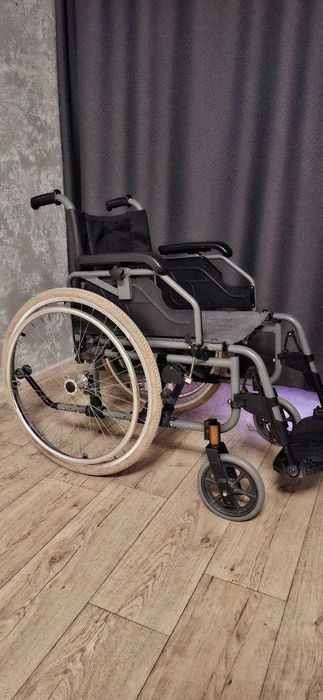 Продам инвалидную коляску