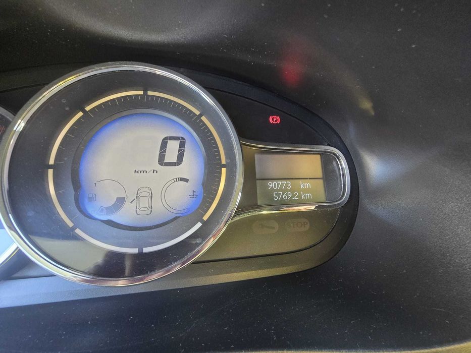 Renault Fluence 1.6 Benzină – 2014 – 90.773 km – Stare excelentă