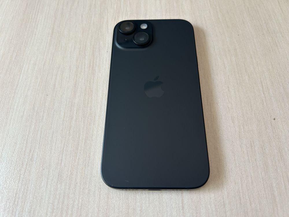 Продавам Apple iPhone 15 128GB