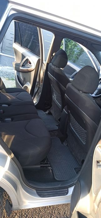 Vând Toyota RAV4