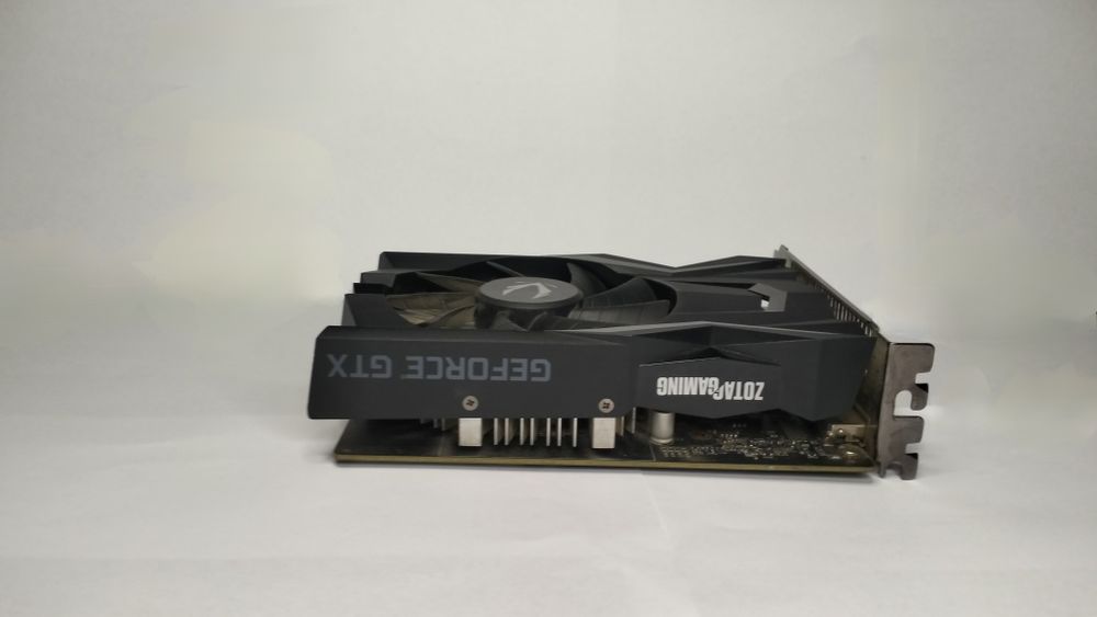 Vând placă video GeForce GTX 1650