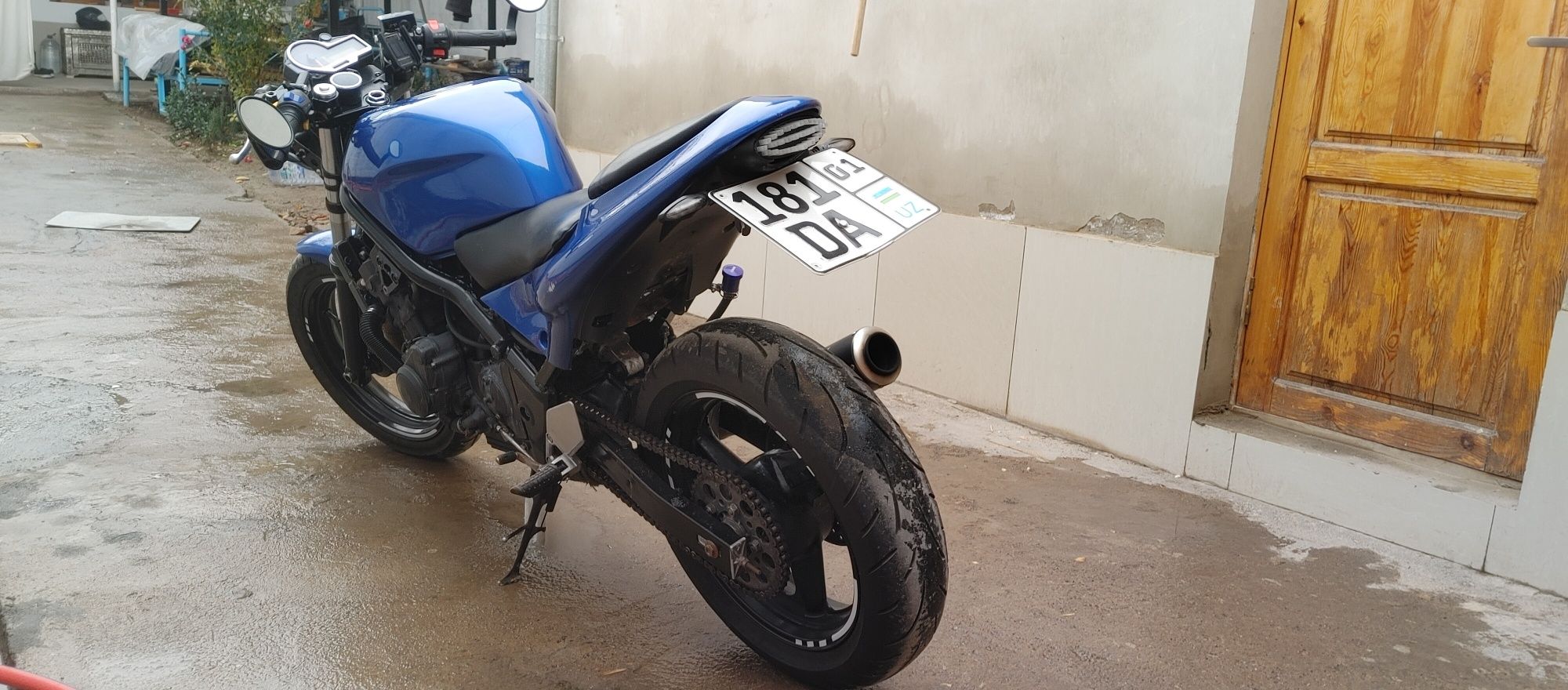 Мотоцикл Honda cb1