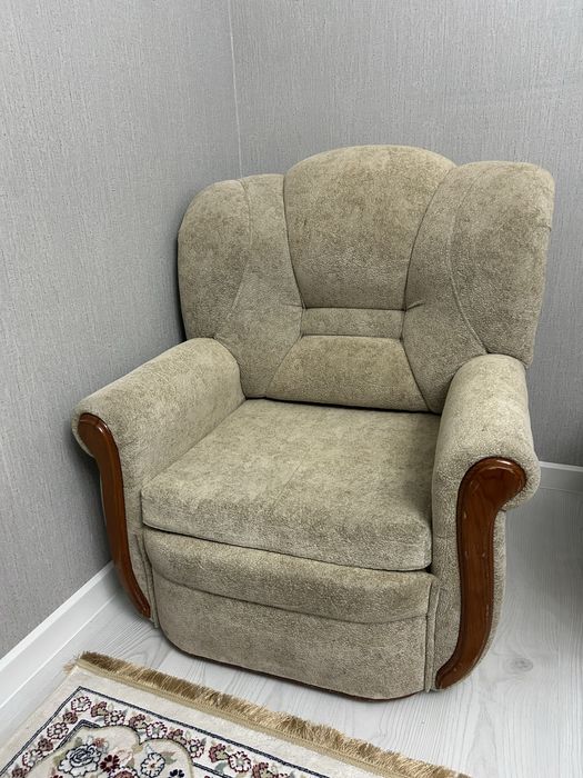 Диван, кресло.