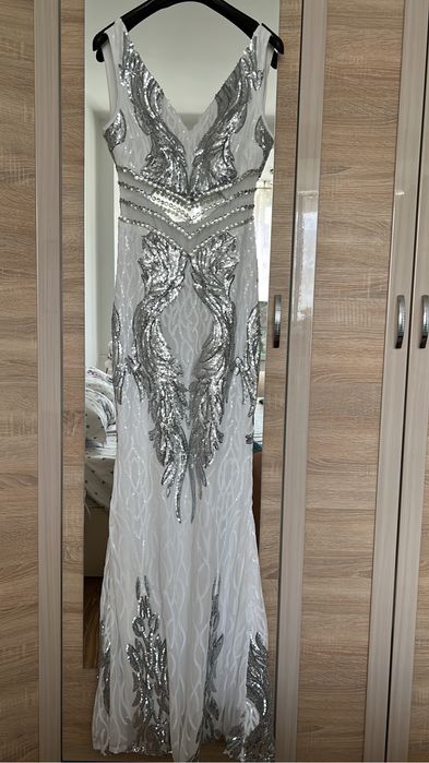 Rochie  alb -argintiu lunga  tull