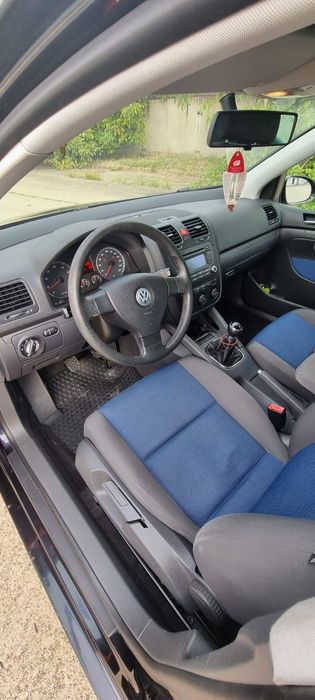 Vând Volkswagen Golf V