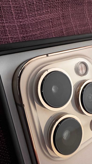iPhone 13 Pro 256GB Gold – отлично състояние, с кутия