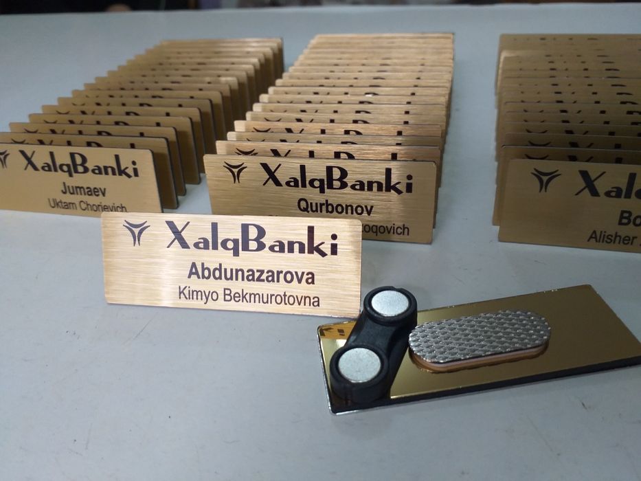 Бейджи металлические на магните