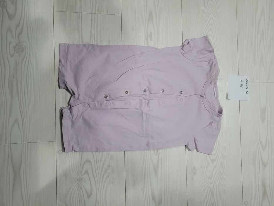 Vand haine mărimea 86,preț pe bucata
Nu asigur transport