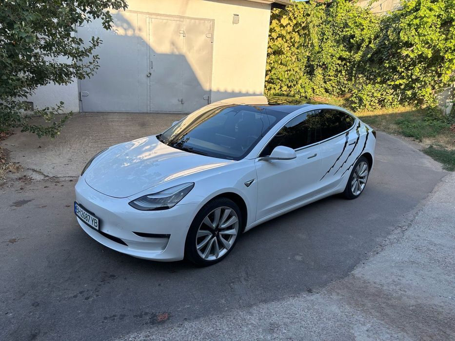Наем на Tesla Model 3 2019