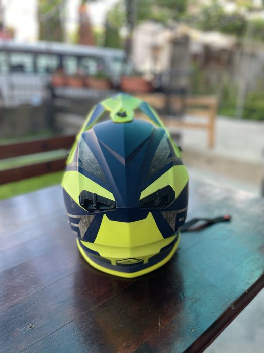 Продавам каска acerbis
