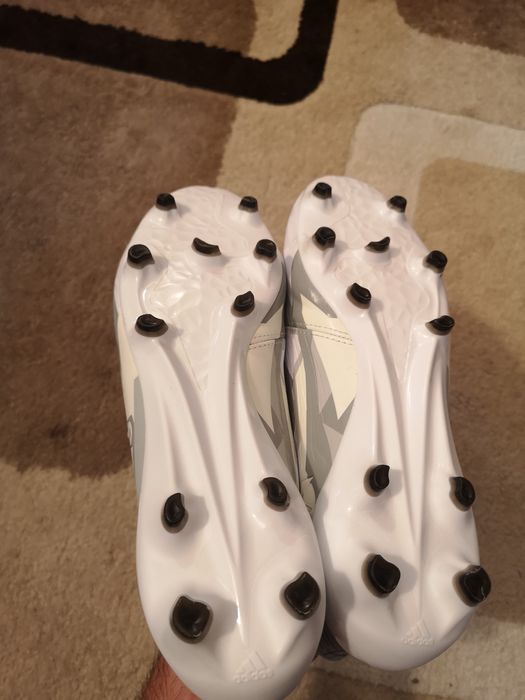 Vând ghete de fotbal profesionale Adidas X16. 1 FG în stare impecabila