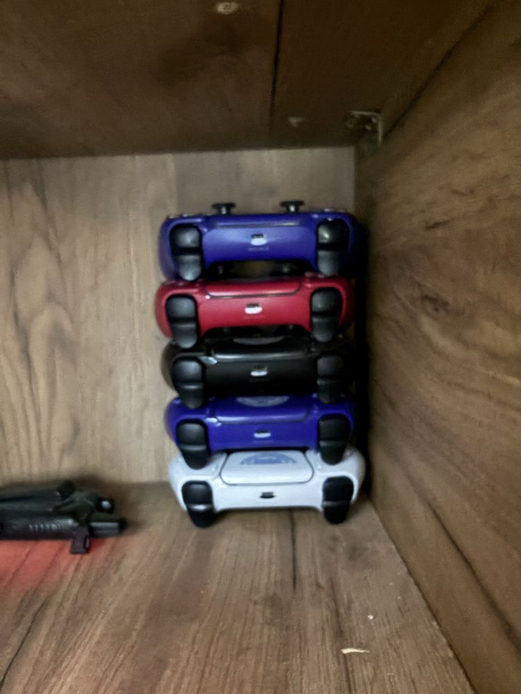 Продается 5 джойстиков PS5