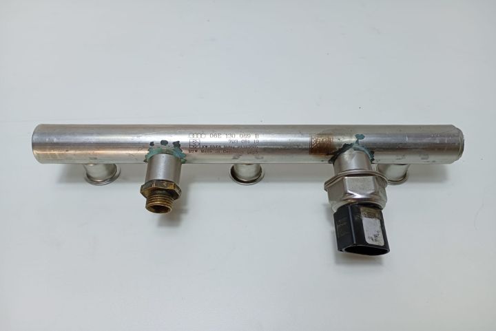 Rampa Injectoare 3.2 fsi 06E130089B Volkswagen VW Touareg generatia 1