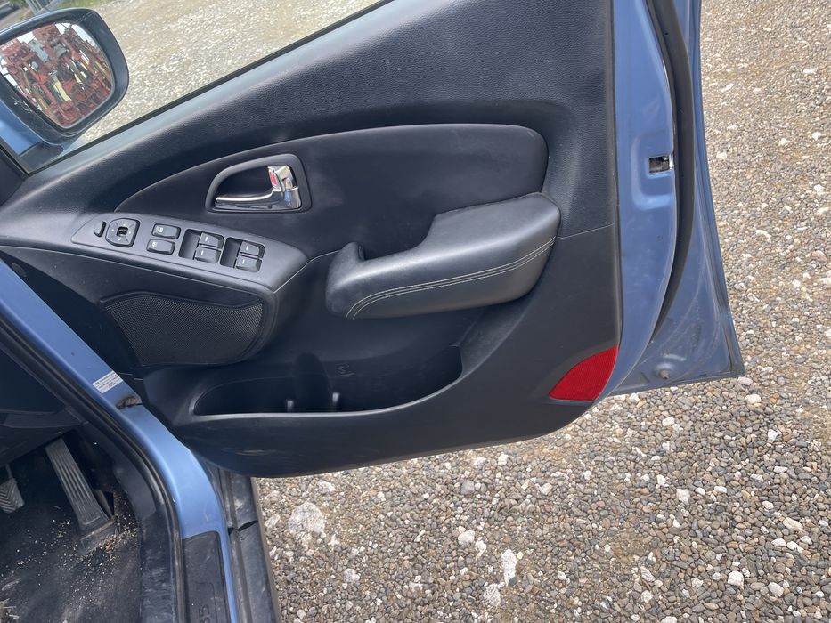 Usa Portiera dreapta fata Hyundai ix35 an 2010-2016 completa Ice Blue