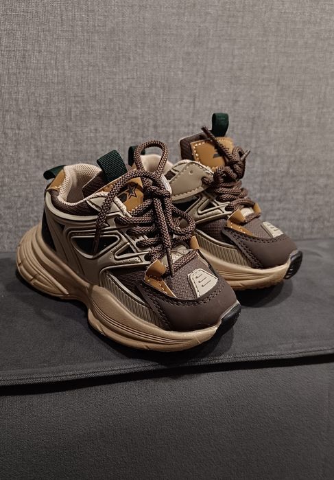 Продам кроссовки детские р. 22