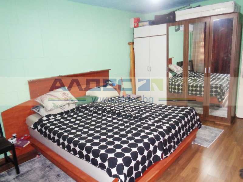 Продава се Тристаен апартамент в Радомир - 94 кв.м за 852 €/кв.м - Снимка #6