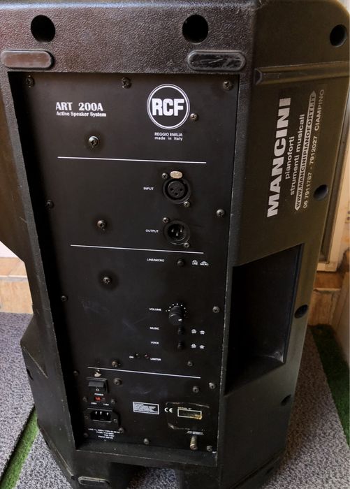 Vand boxe rcf art200 cu mixer behringer