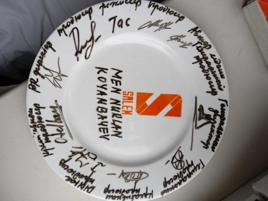 Тарелка  продам оригинал