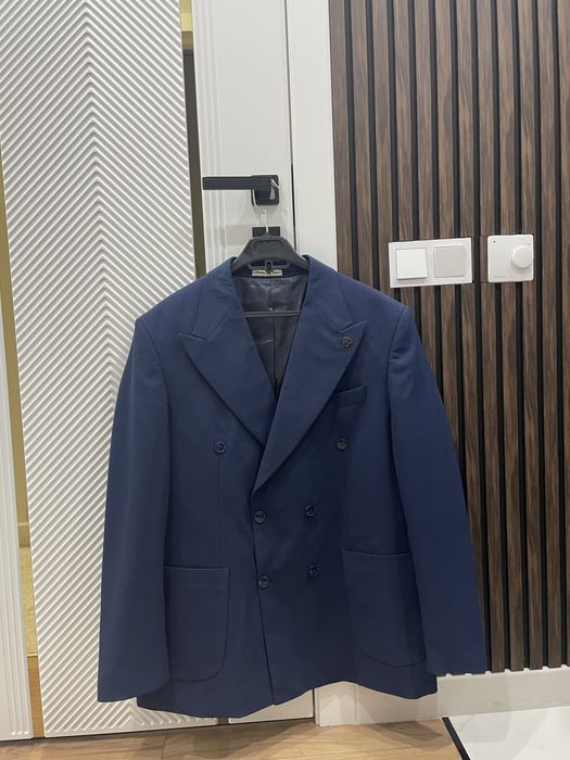 Продам костюм классический