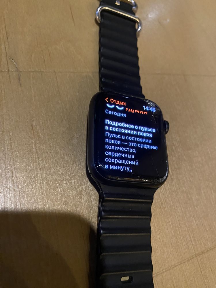 Продам Apple watch SE