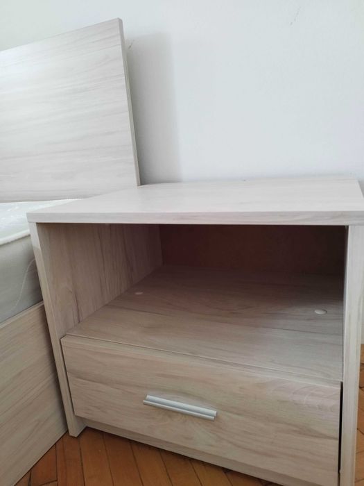 Спалня комплект с гардероб, ракла и скрин -шкафче и матрак безплатно