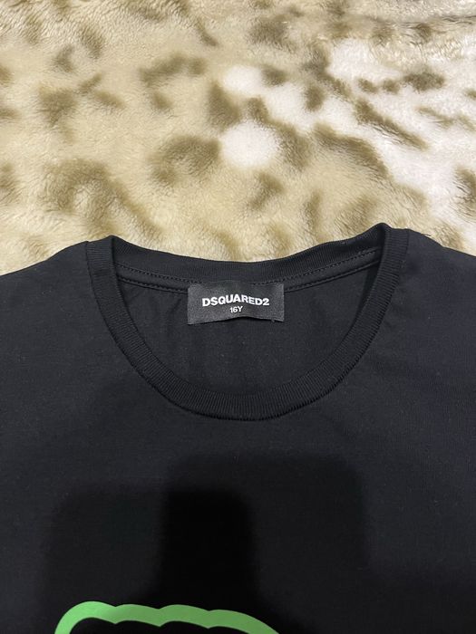Продавам тениска на Dsquared2