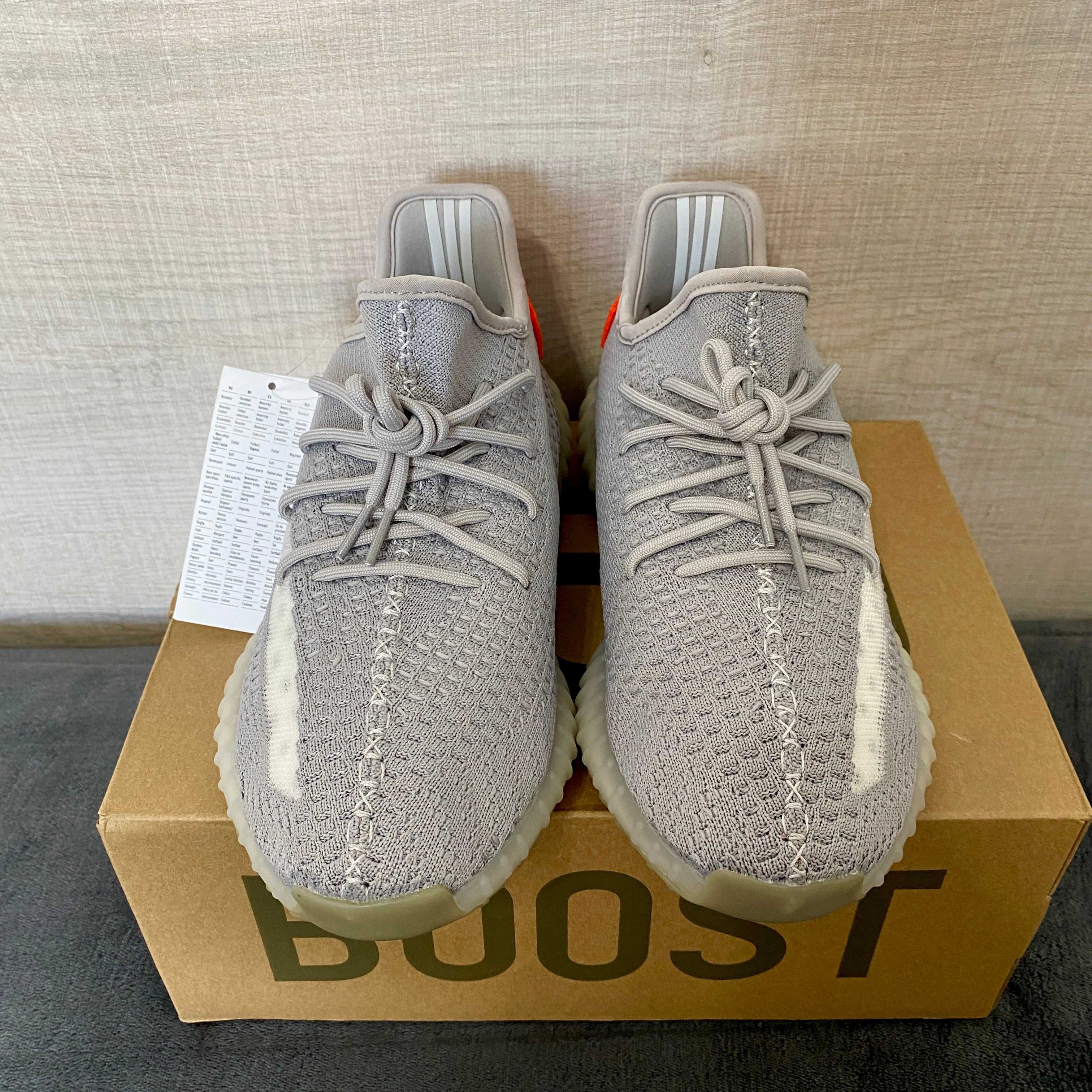 Обувки Yeezy Boost 350 V2 Tail Light