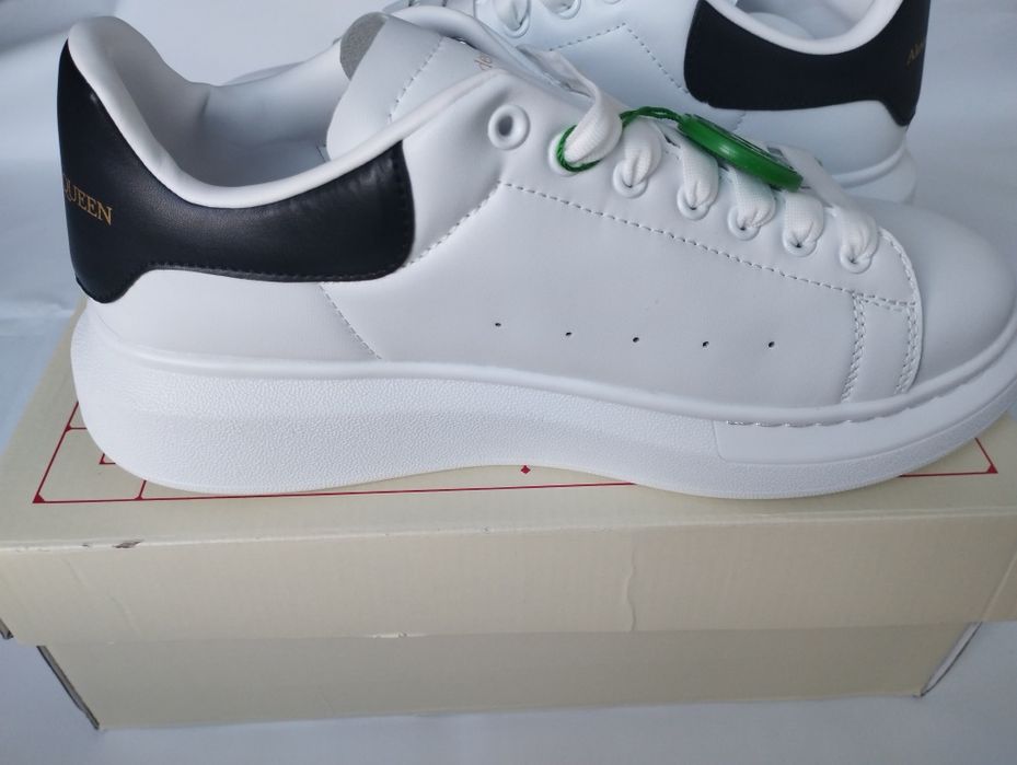 Alexander McQueen, marimea 43, cadoul ideal, urgent