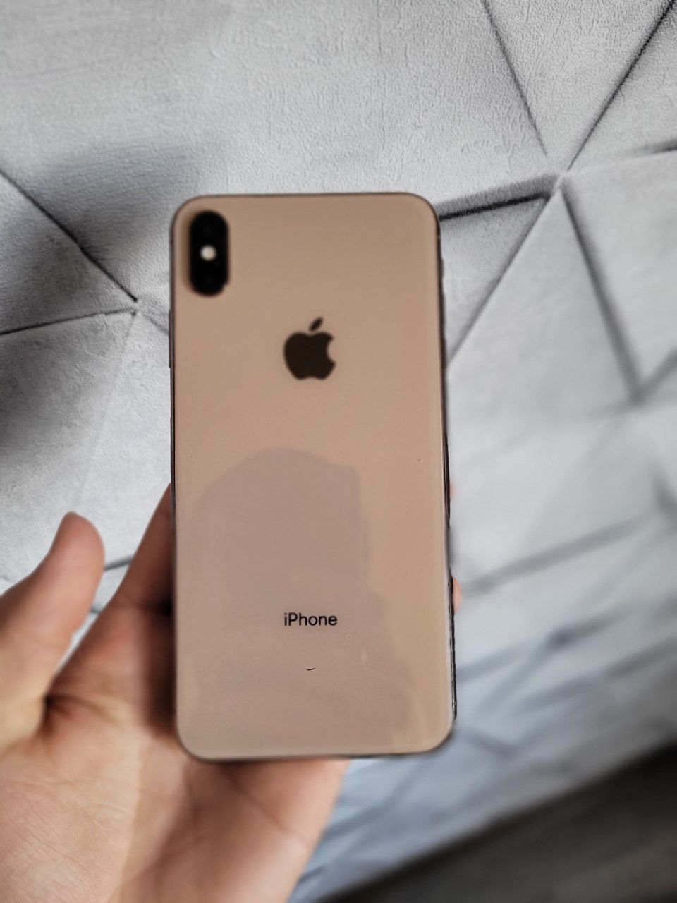 Iphone xs max srochna sotiladi