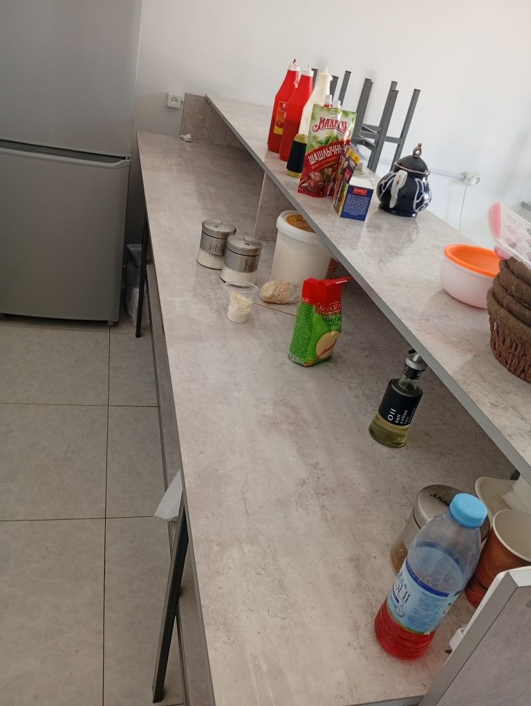 Srochna bar stol sotiladi