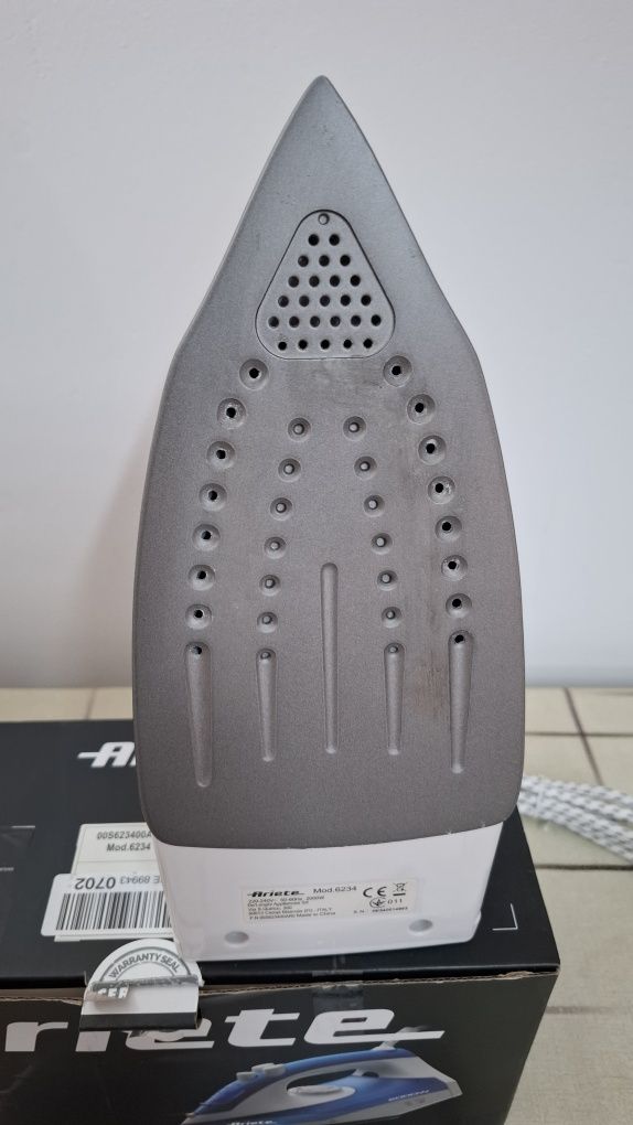 Ютия Ariete Steam Iron 6234, 2000W, 0.25 л, 140 гр/мин, Синя/Бяла