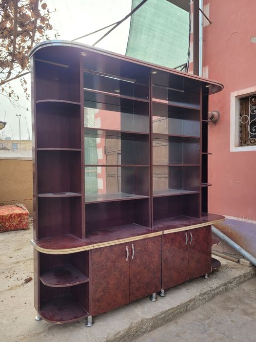 Shkaf sotiladi xivada