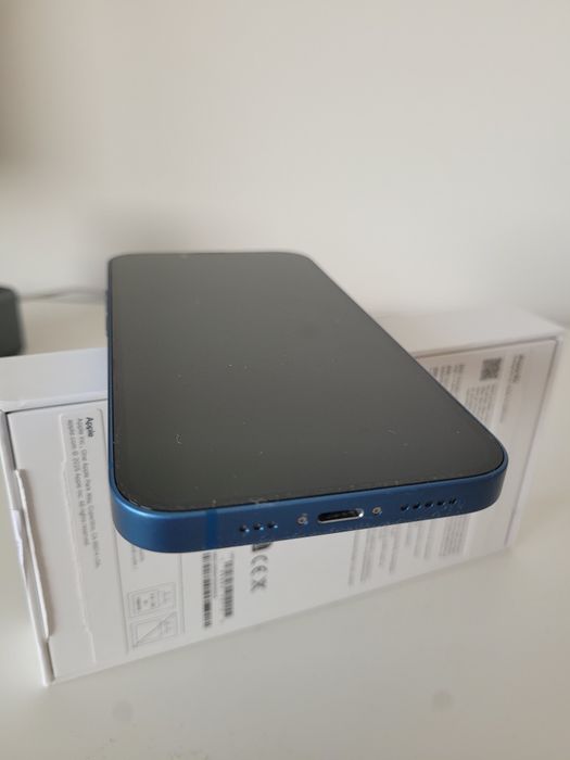 iPhone 13 син, перфектен + подарък