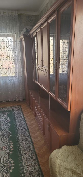 Сервант шкаф  в хорошем состоянии