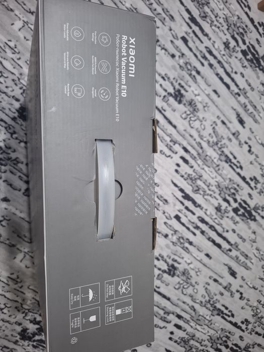 Продавам шаоми е10 робот