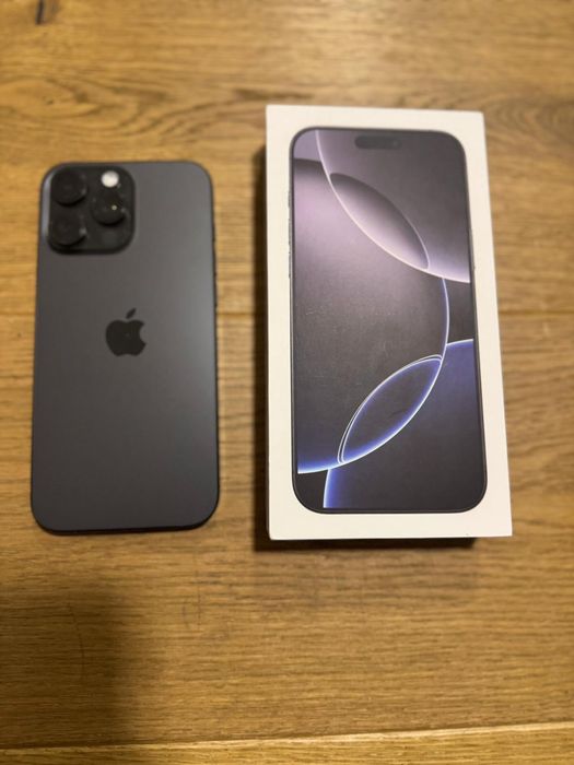 Vând iPhone 16 pro max 97% baterie 1 an garantie