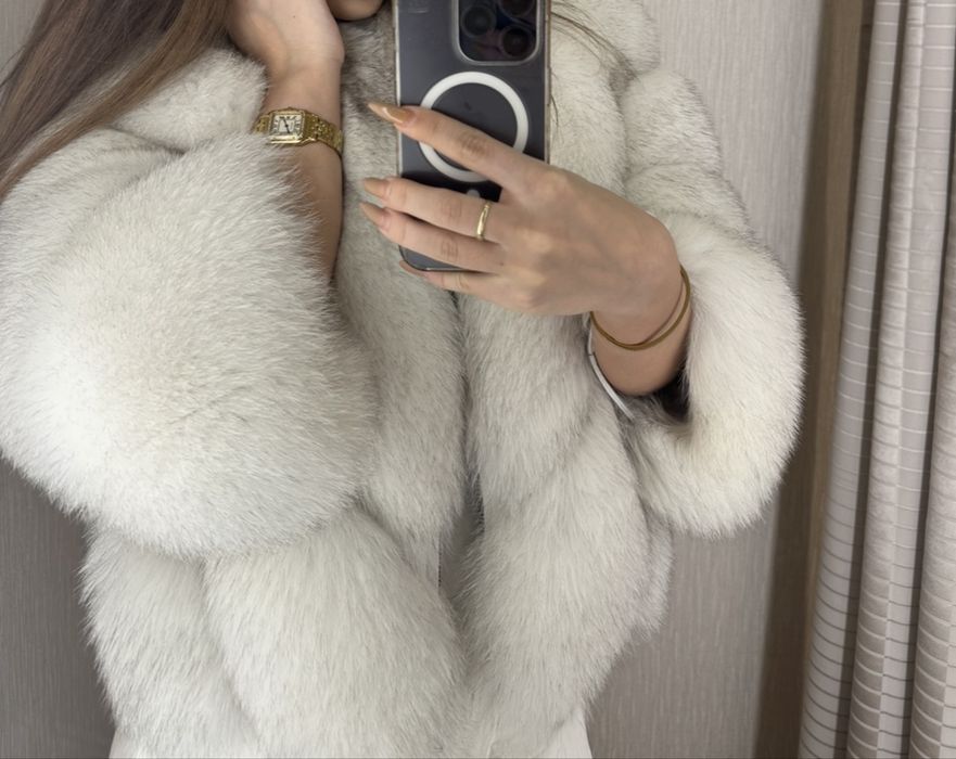 Vând blană naturală albă din vulpe polară extrem de frumoasa