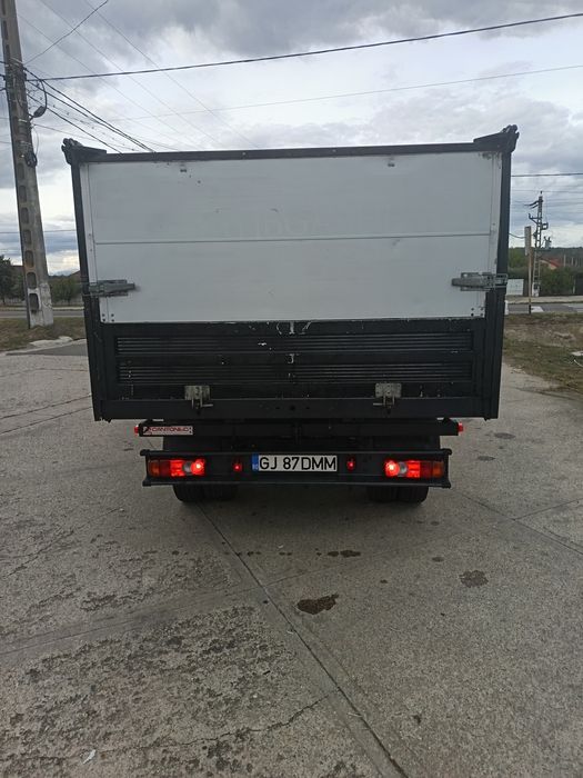 Nissan Cabstar Basculabil pe 3 părți