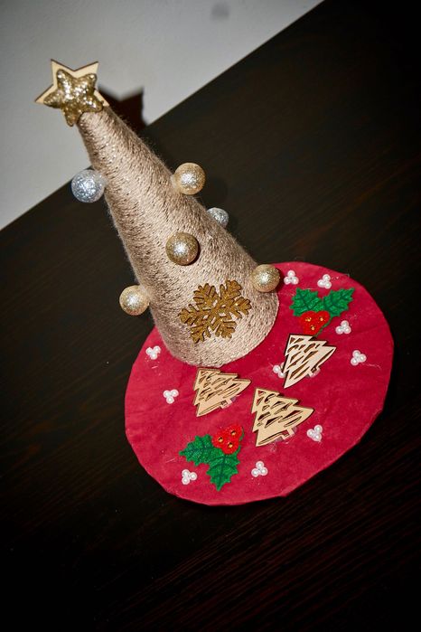 Golden Joy Tree – Decorațiune handmade de Crăciun