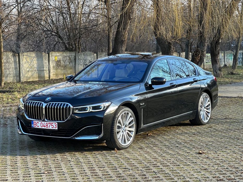 BMW Seria 7 745e benz/electric 2021 394cp