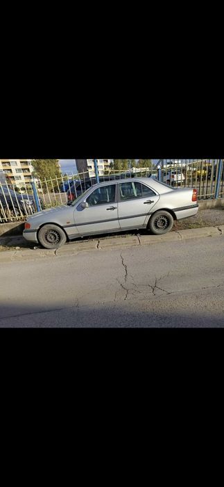 Мерцедес Ц200 /  Mercedes C200