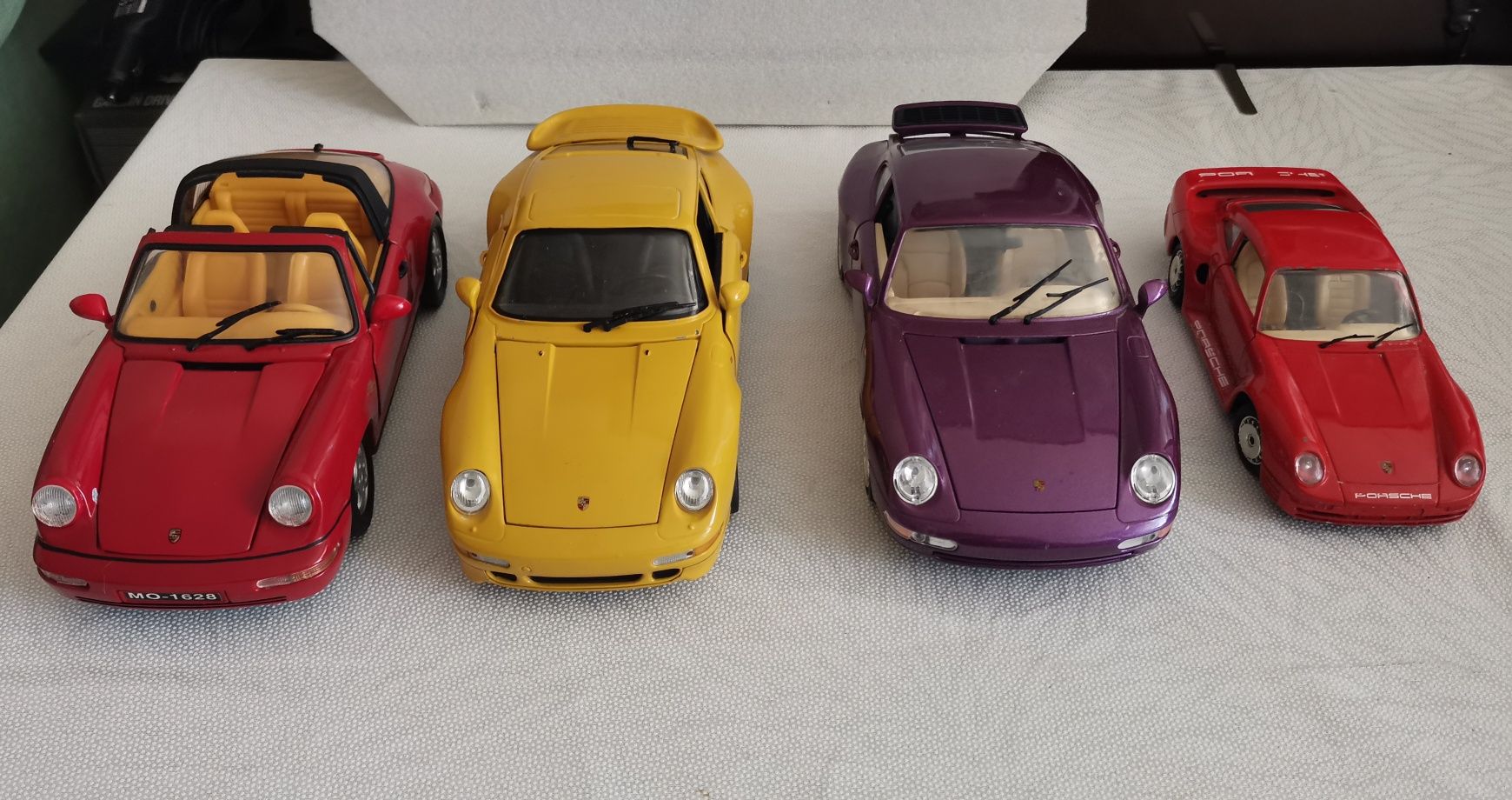 Machetă metalica de colecție Porsche 959 Burago scara 1 :24