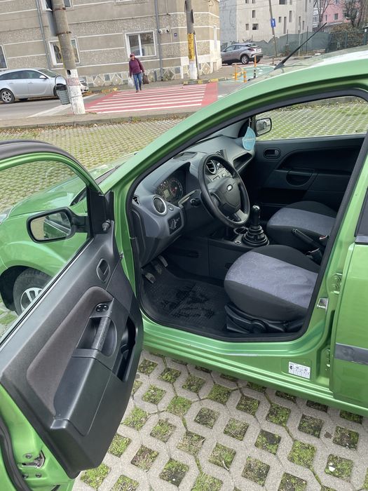 Ford Fiesta 2005 Motor 1.3 Benzina pret:1.850 Euro