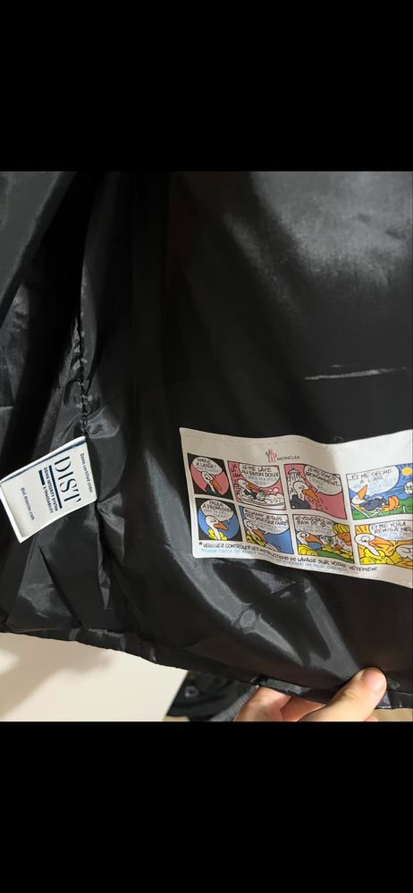 Geaca neagra moncler