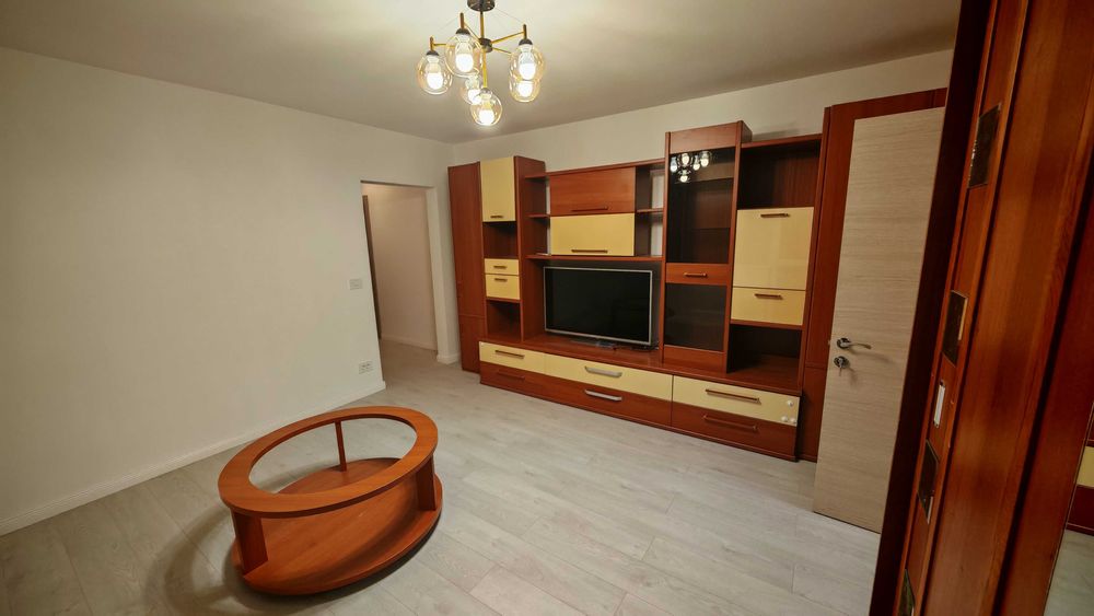 Apartament 3 cam renovat 2025 Piata Veteranilor cu parcare, particular