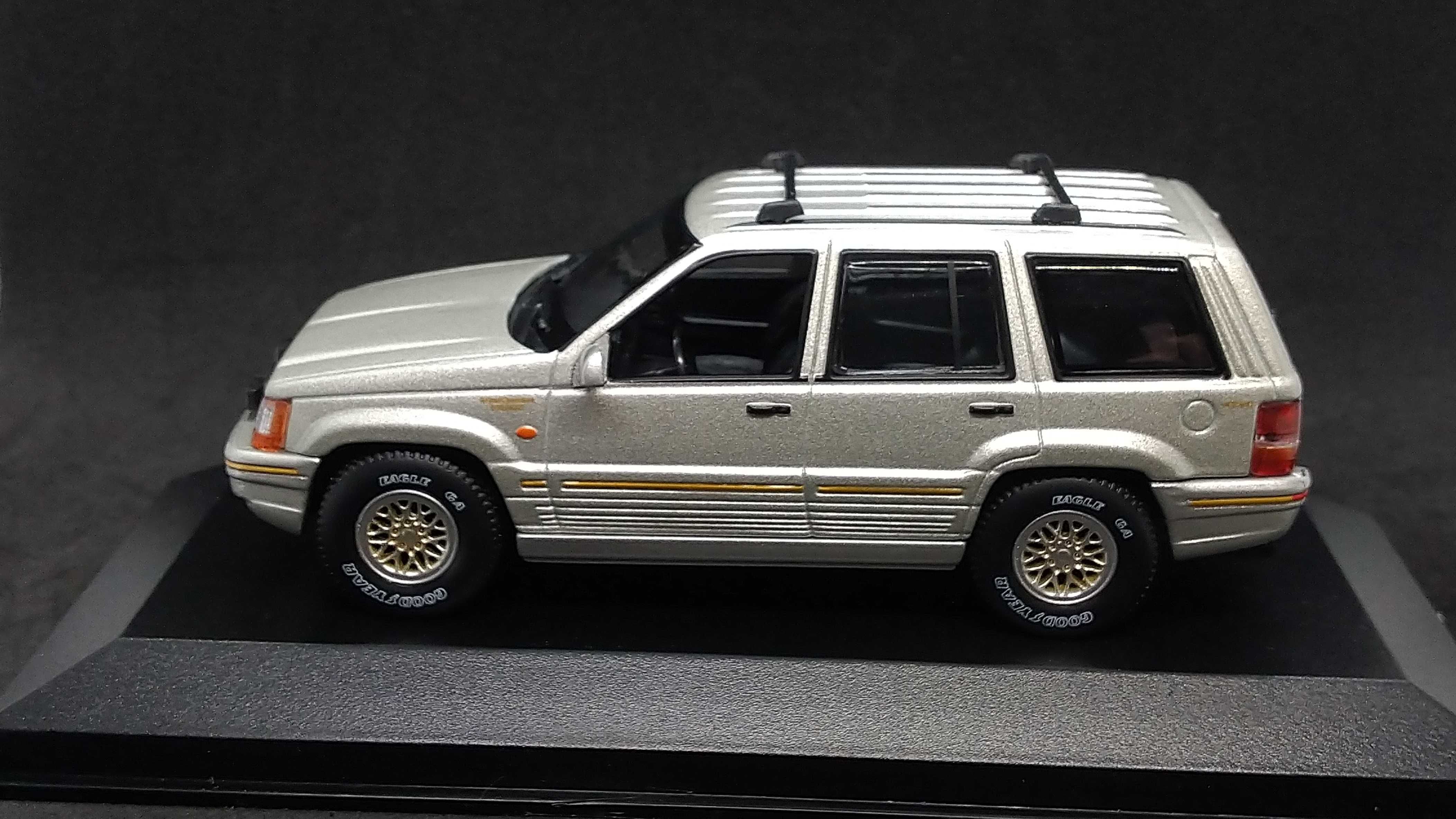 Macheta Jeep Grand Cherokee Maxichamps 1:43 gri