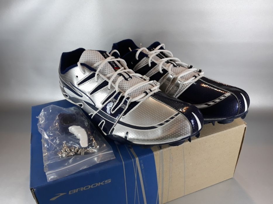 Adidași cu cuie atletism Brooks nr 46,5 original noi adidași cu cuie