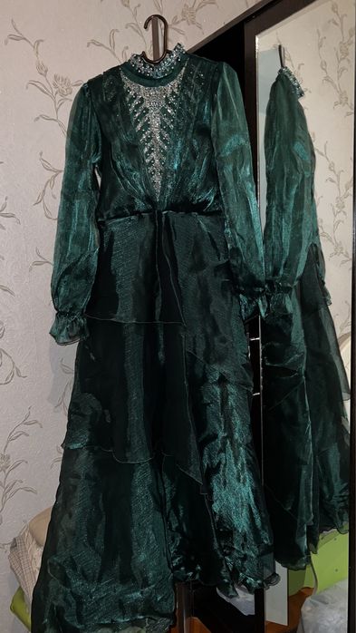 Платья по низкий цене, почти новые, напишите в ватсап